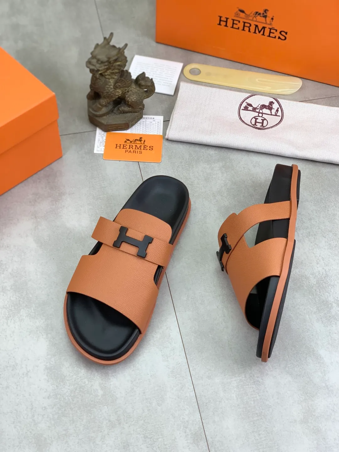 Men's shoes 💰P440 New [HERMES] high-end quality new Hermès slippers, made of imported cross-grain calfskin, wear-resistant and non-slip rubber outsole. Fashionable and elegant code number: 39-44 (38 45 46 customized)